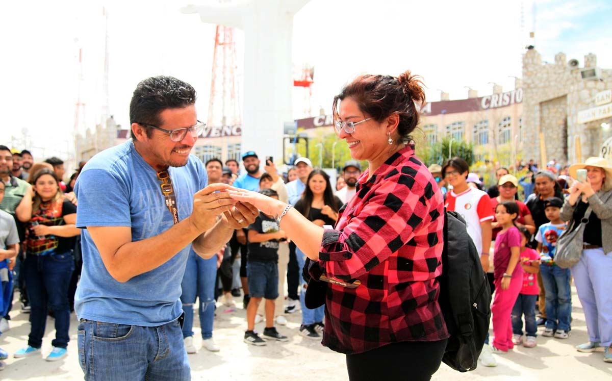 Pareja se compromete después del Eclipse. l Martín Piña