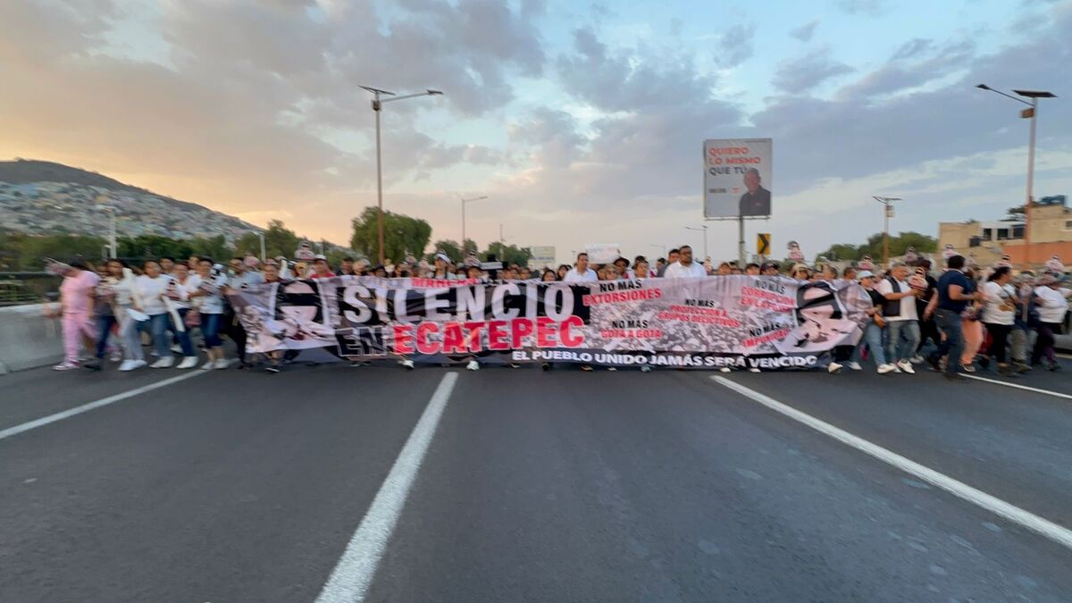 Personas de Ecatepec se manifiestan por la corrupción de la Fiscalía.