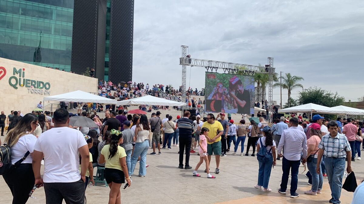 Plaza Mayor de Torreón durante eclipse solar. | Rolando Riestra