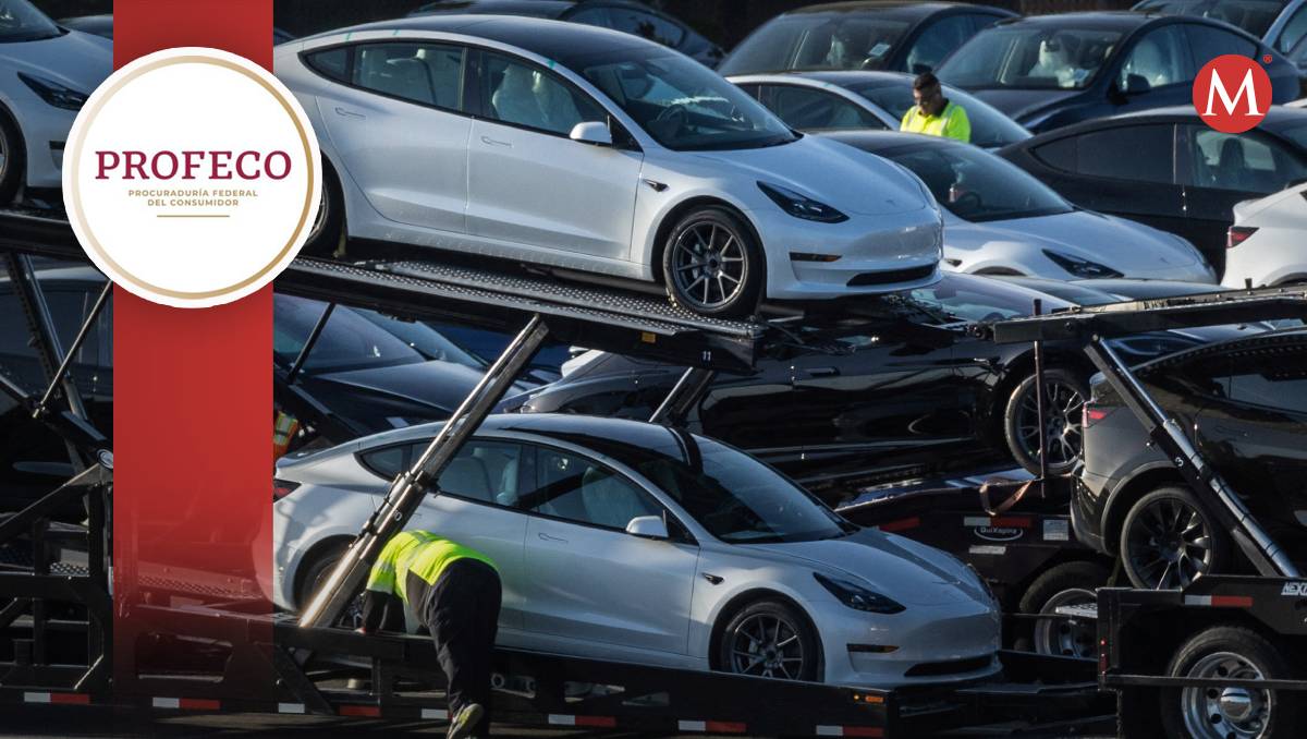 El tamaño de letra de indicadores de autos es inferior a 3.2 milímetros, reduciendo visión del conductor cuando se ilumina. | Reuters