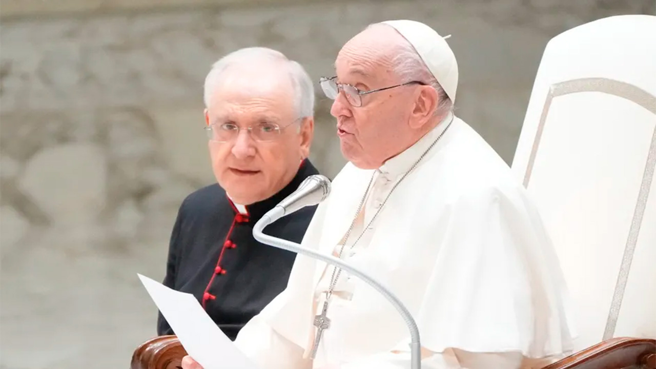 El Vaticano reafirma posición contra cirugía de cambio de género y la gestación subrogada
