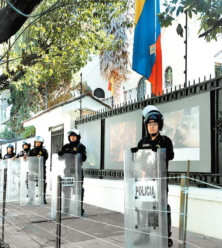 Vigilancia a la sede ecuatoriana en CdMx. Juan C. Bautista