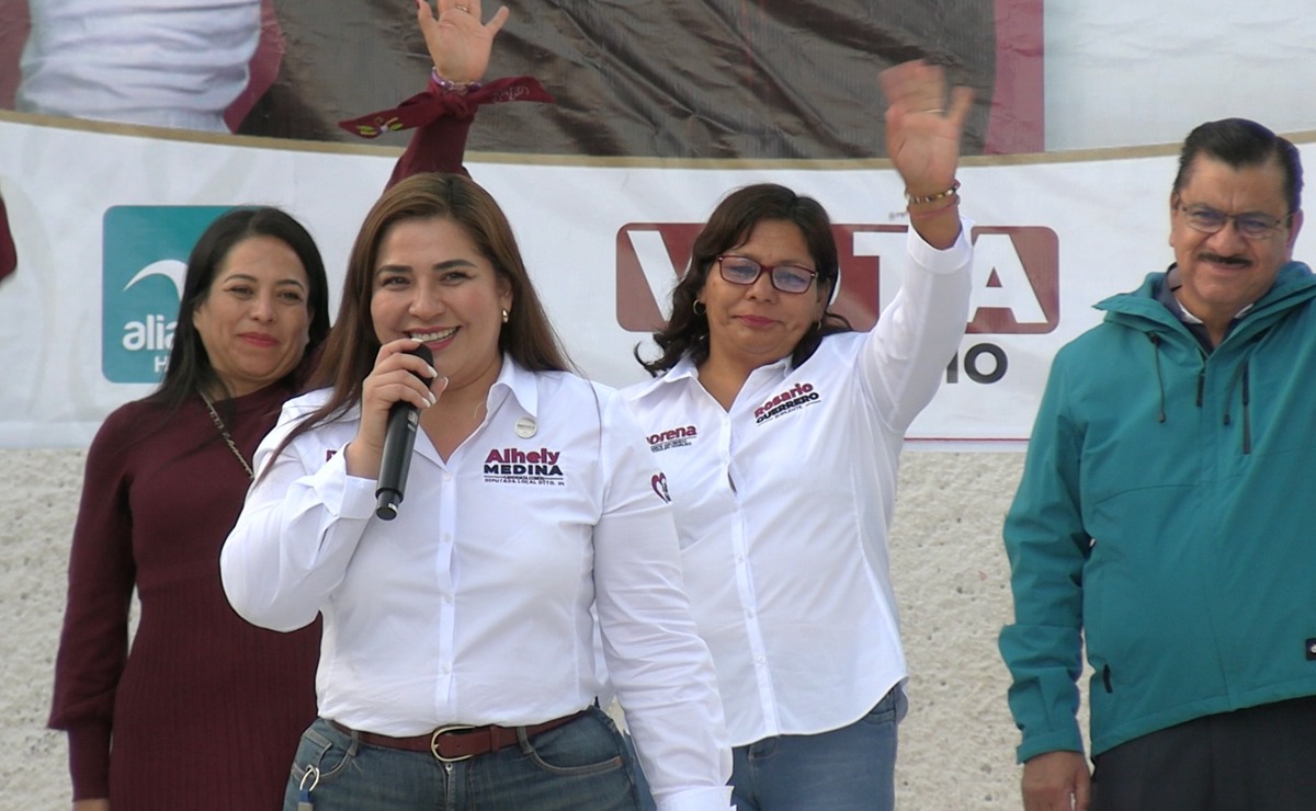 Alhely Medina, acompañada de militantes y ciudadanos en Zimapán