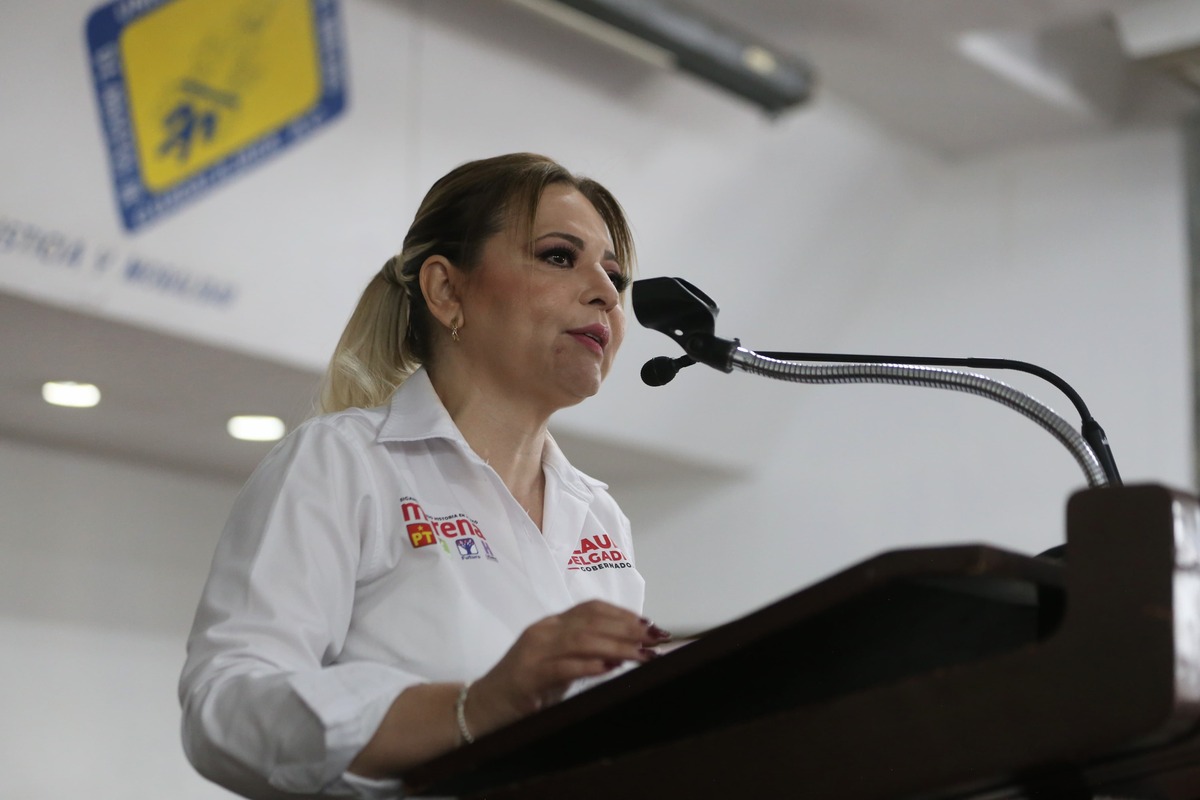 Claudia Delgadillo se reúne con integrantes de la Unión de Comerciantes del Mercado de Abastos (Cortesía)