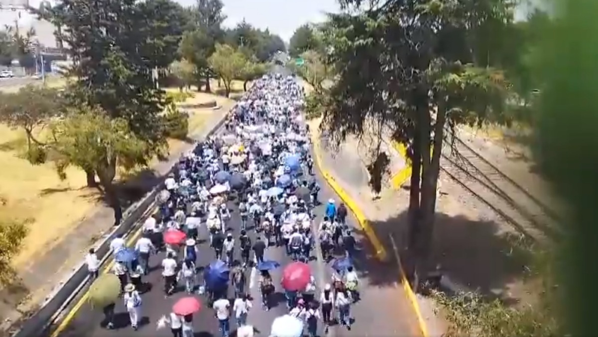 Estudiantes del tecnológico de Toluca marchan rumbo a Palacio de Gobierno. Foto: (Iván Carmona)