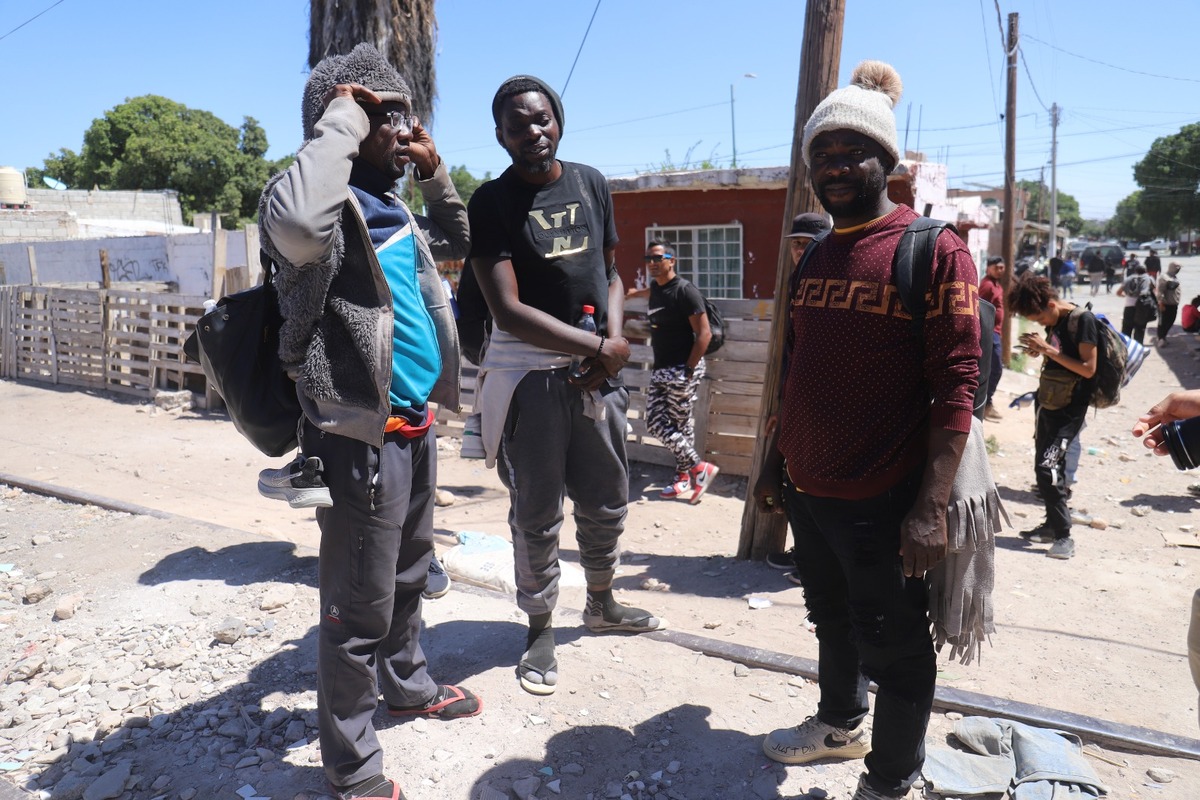 Migrantes angoleños se encuentra atrapados en Gómez Palacio. (Rolando Riestra)