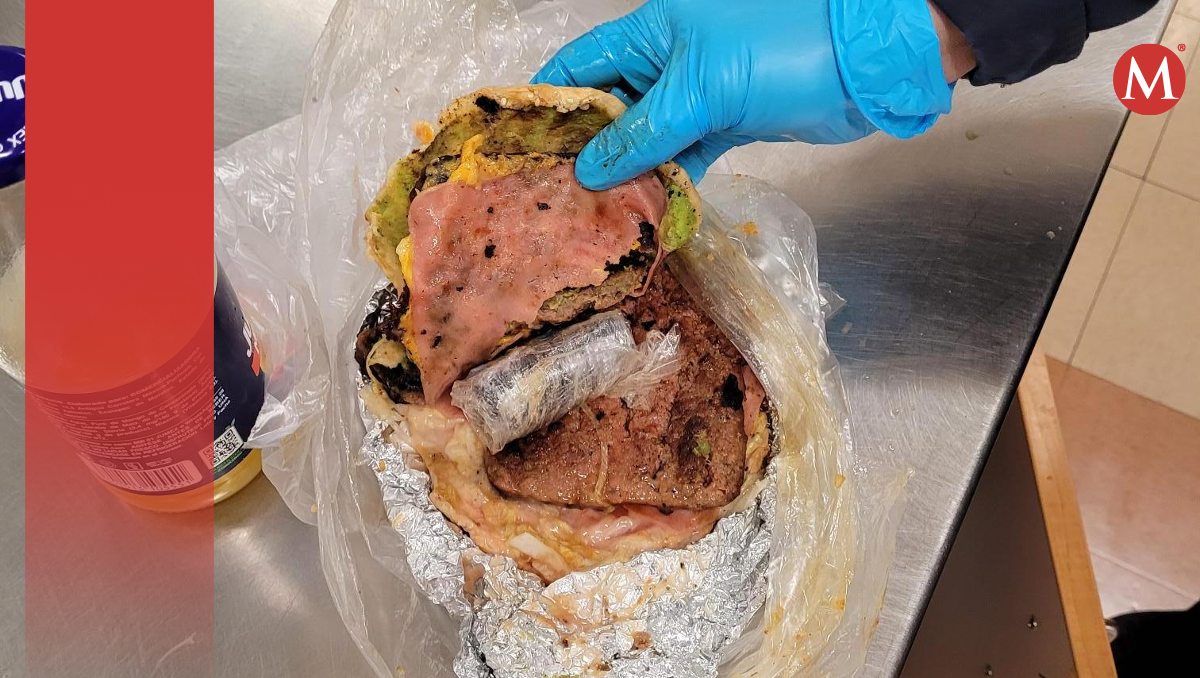 Los oficiales hallaron el paquete de fentanilo dentro de los alimentos. | @CBP