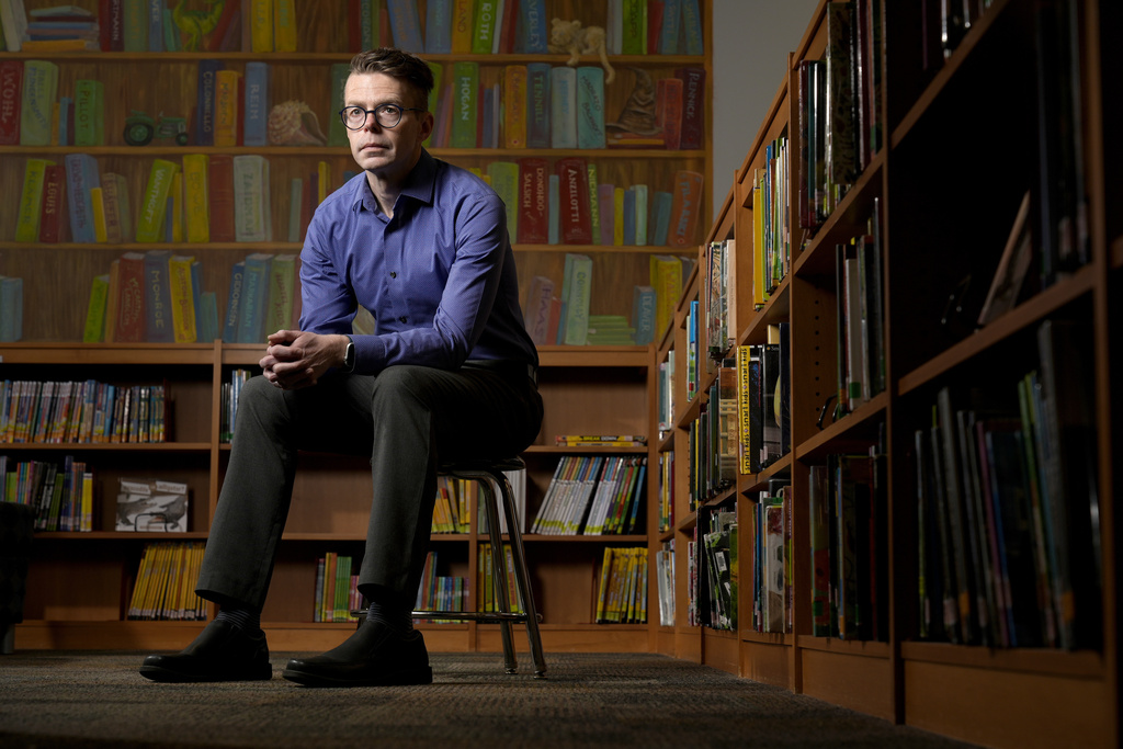300 títulos fueron retirados de las bibliotecas escolares. | AP