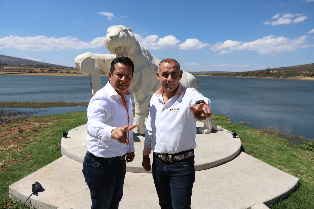 Alberto Esquer recupera su candidatura al Senado. (Especial)