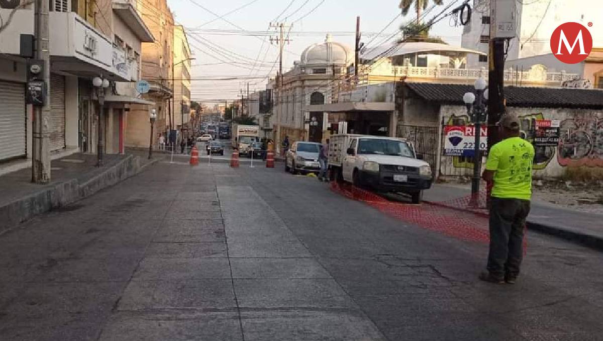 Cierran calle de zona centro de Tampico por trabajos de semipeatonal.