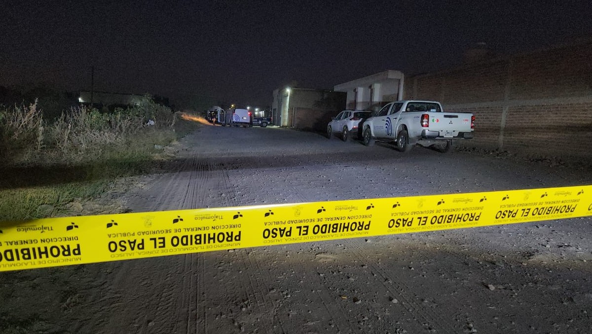 Personal forense llegaron al lugar donde mujer fue hallada muerta en Tlajomulco (Juan Carlos Munguía)