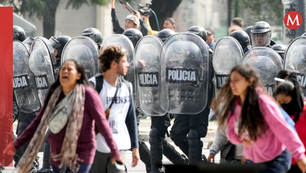 La policía argentina no necesita una orden judicial para reprimir protestas. | AP
