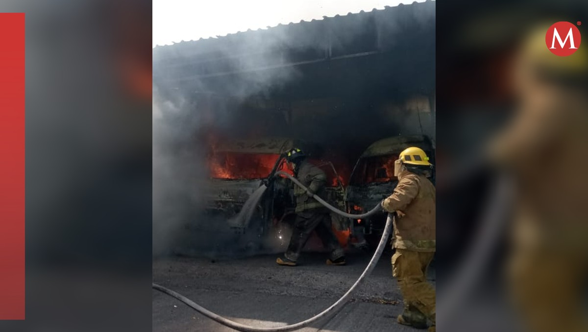 Fiscalía de Guerrero investiga quema de camionetas del transporte público en Chilpancingo | Especial