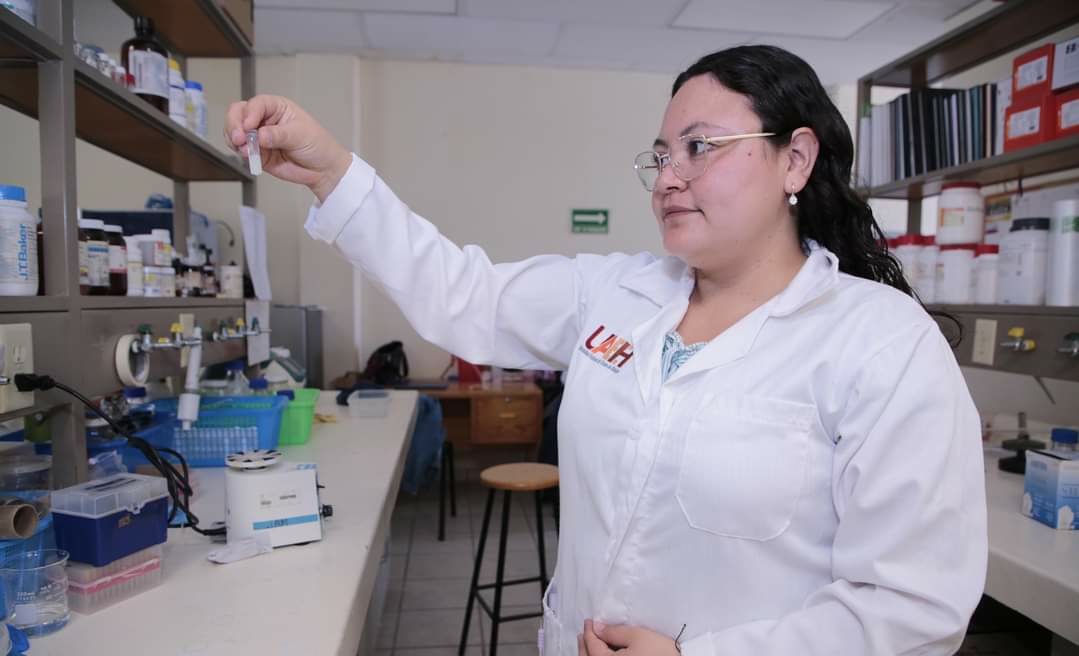 María Fernanda Escamilla investiga uso de las truchas para el cáncer.