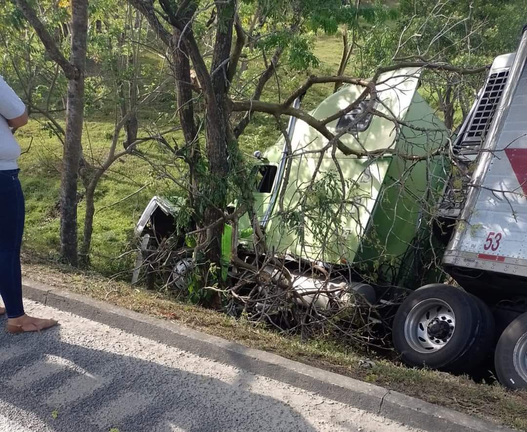 Muere chofer de camión en Veracruz.
