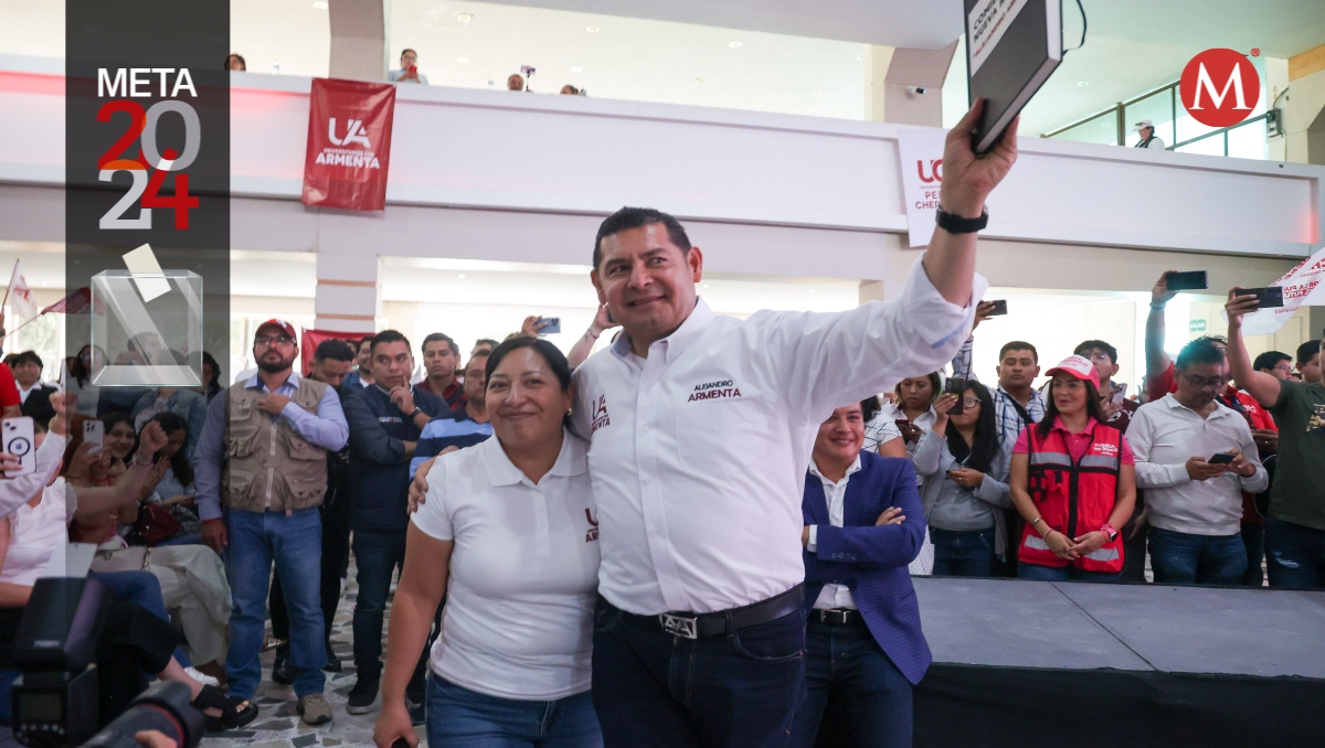 Alejandro Armenta toma protesta a la células universitarias en Puebla | EsImagen