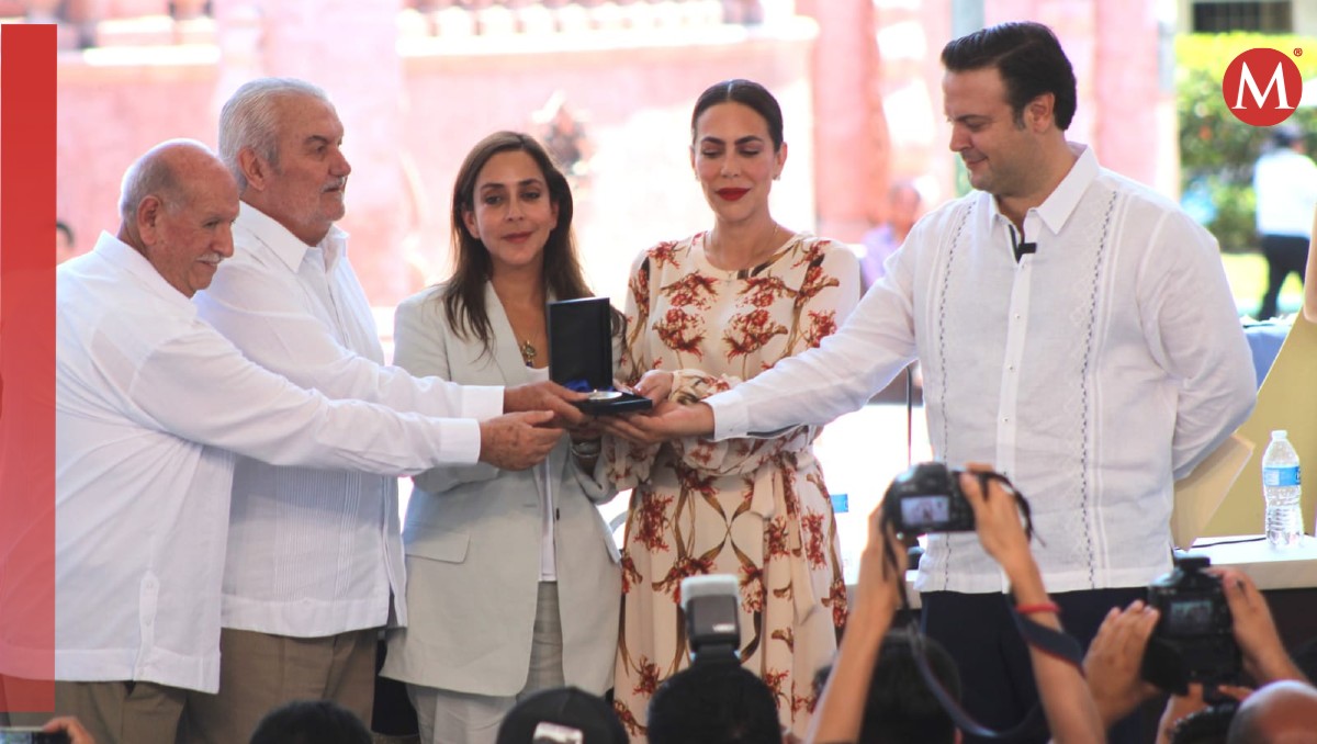 Entregan medalla al mérito Fray Andrés de Olmos a Eduardo Vela