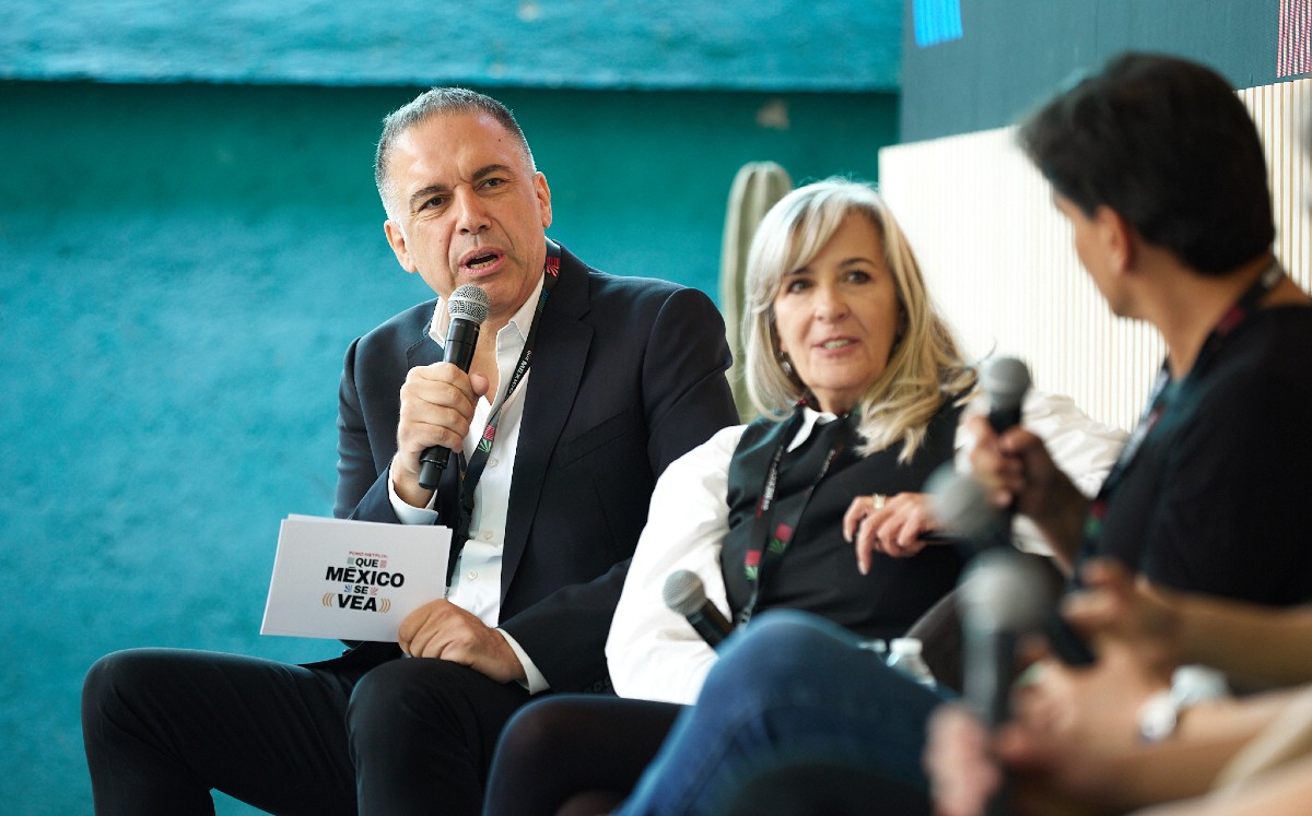 Francisco Ramos, VP de Netflix Latam,  y la productora Mónica Lozano. FOTO: Especial