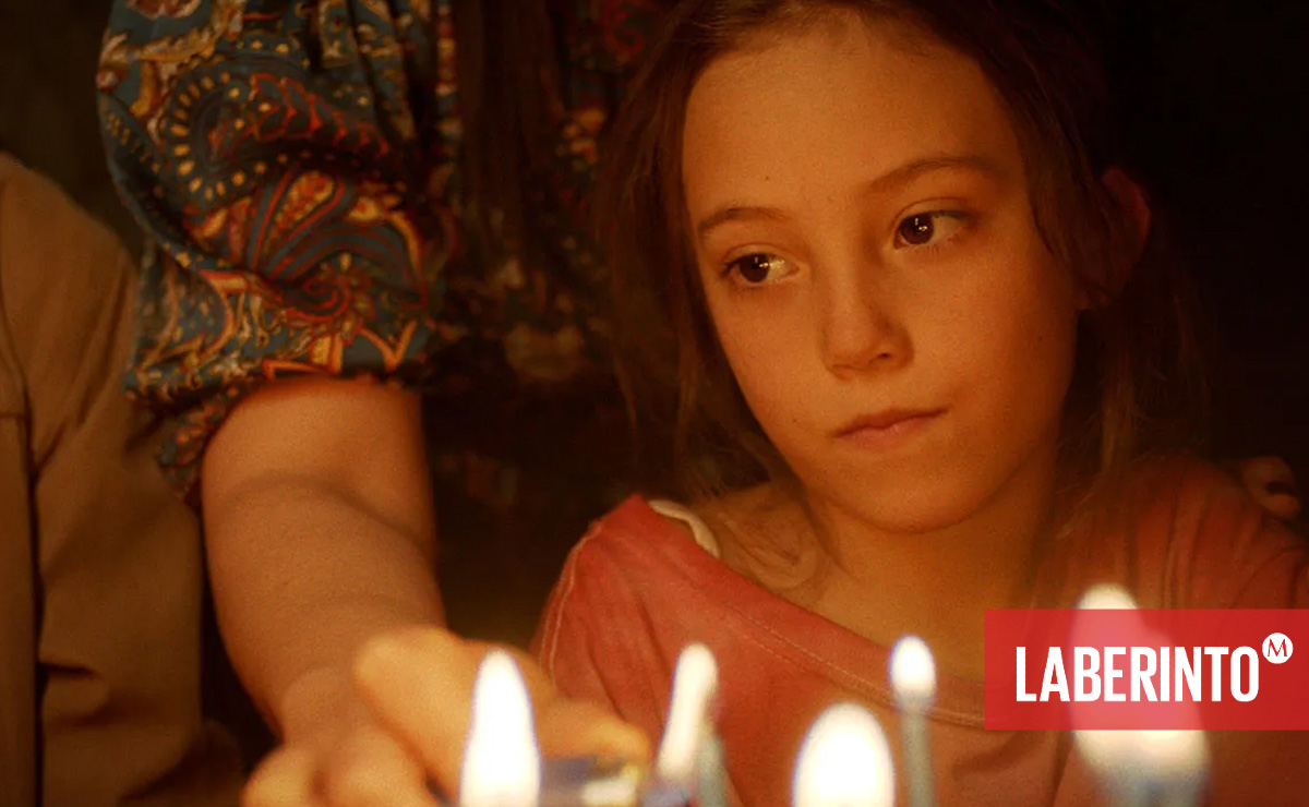 Naíma Sentíes interpreta a Sol en 'Tótem'. (IMDb)