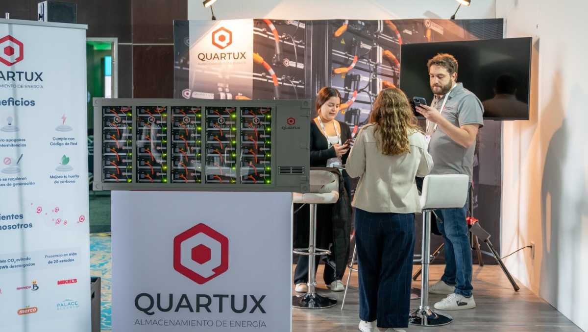 Quartux explicó que las pilas de litio ayuda a que sigan operando equipos importantes como refrigeradores. | Especial
