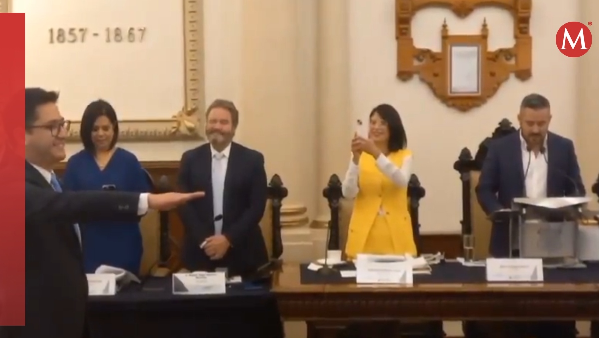 Rodrigo Castro rinde protesta como regidor suplente de Puebla | Especial