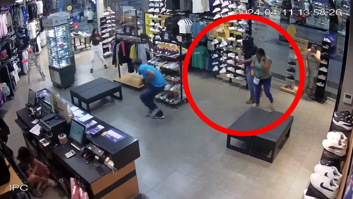 La balacera en la Plaza Sendero comenzó en una zapatería. | @Eco1_LVM