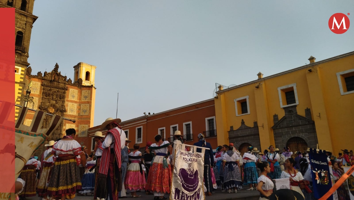 Desfile y jarabe monumental por fiesta Fundacional de Puebla | Verónica López