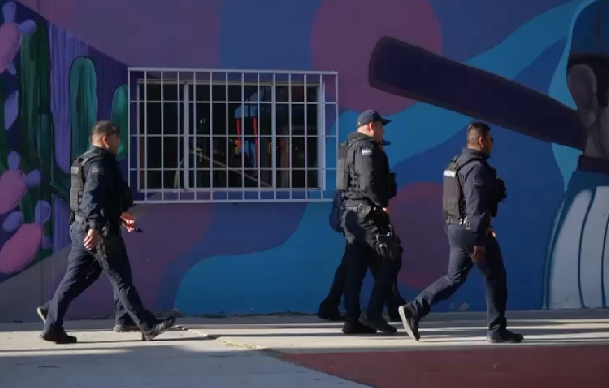 Autoridades rumbo al deportivo en Tijuana (Foto: Said Betanzos)