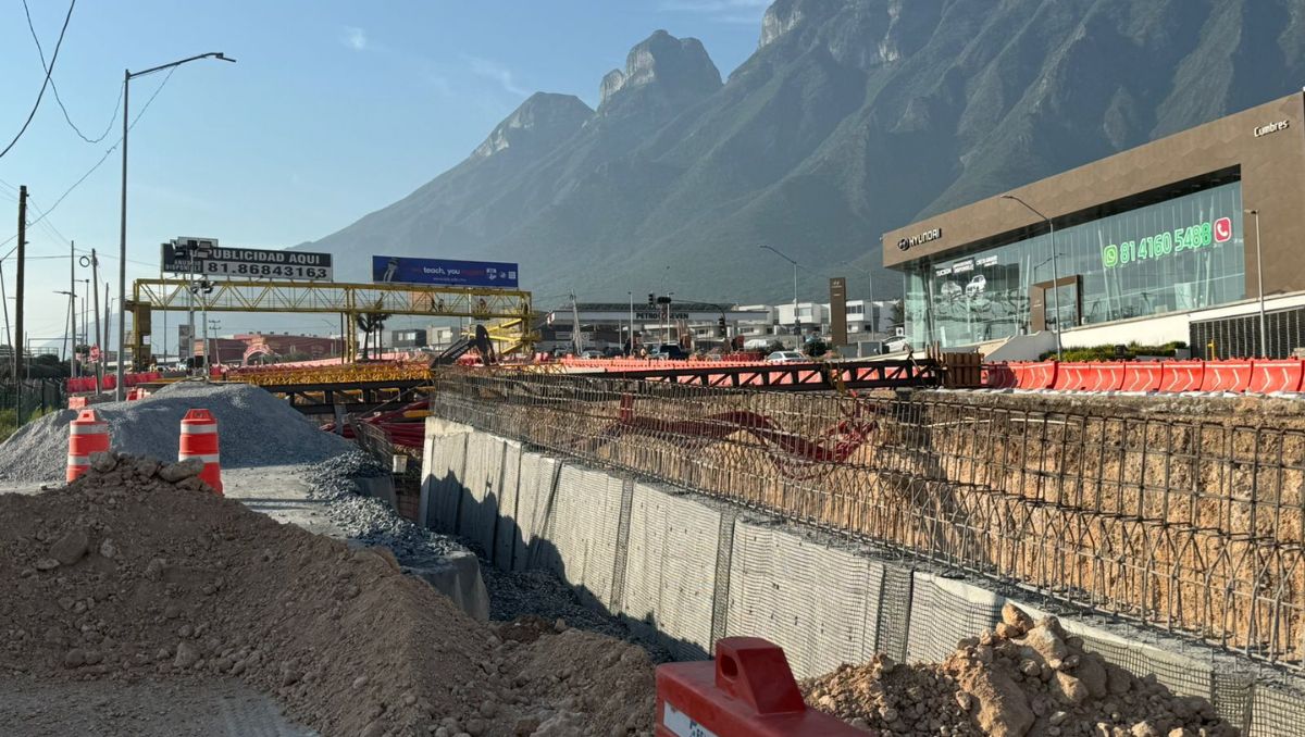 Construcción del paso a desnivel sobre Paseo de los Leones y Puerta de Hierro | Marcela Cuevas