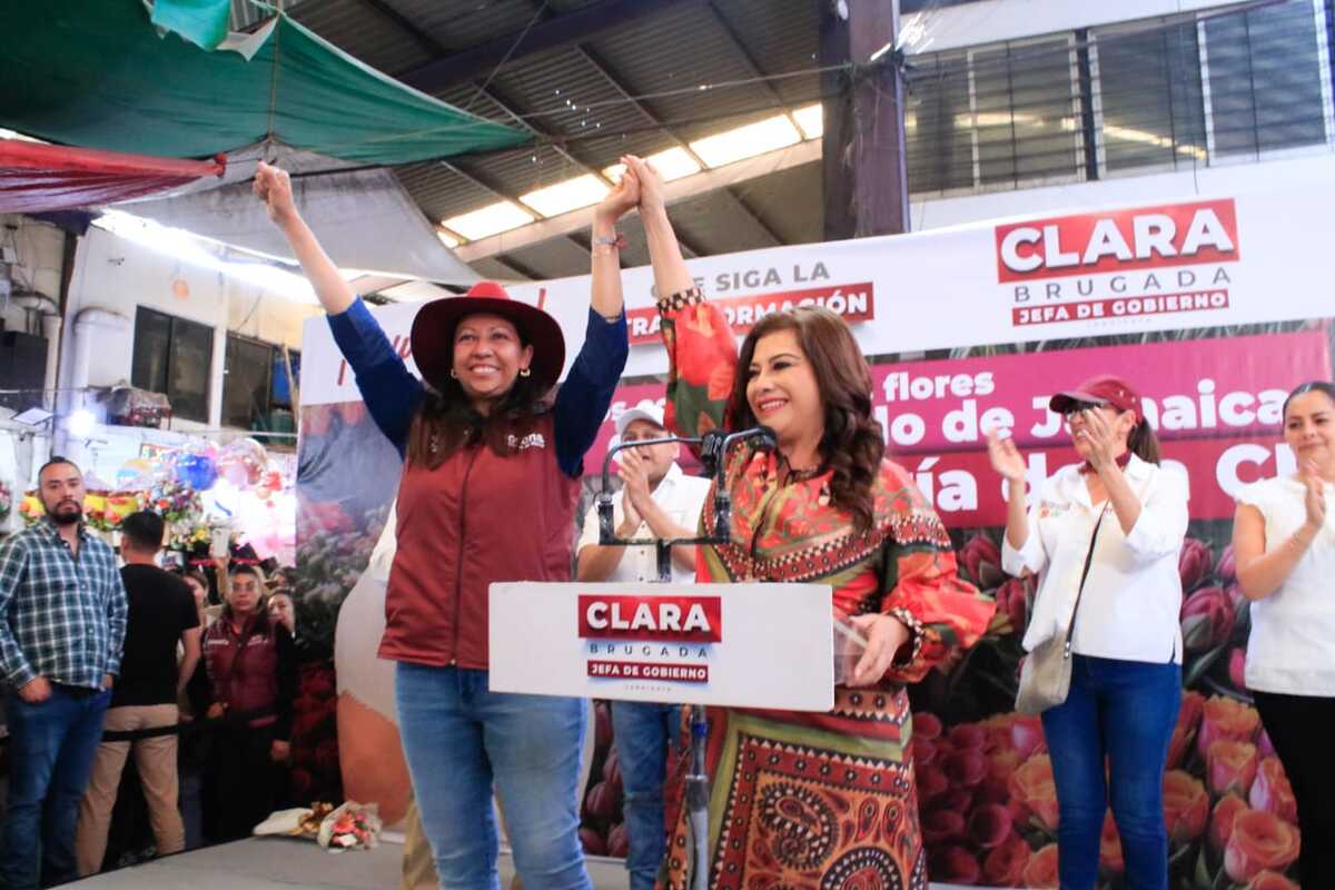 Evelyn Parra con Clara Brugada en el mercado de Jamaica | Especial