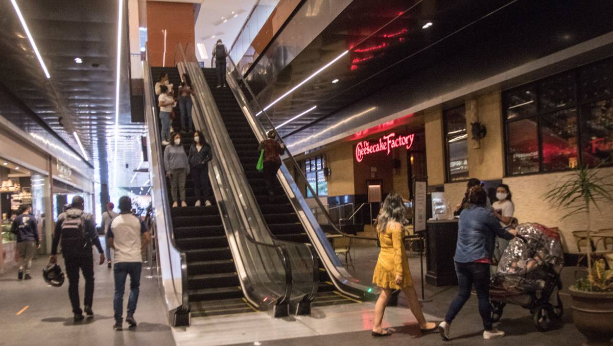 Familias que aprovechan esto son las de estratos económicos altos: del 100% de veces que consumen ropa, el 20% la compran con descuento. | Cuartoscuro