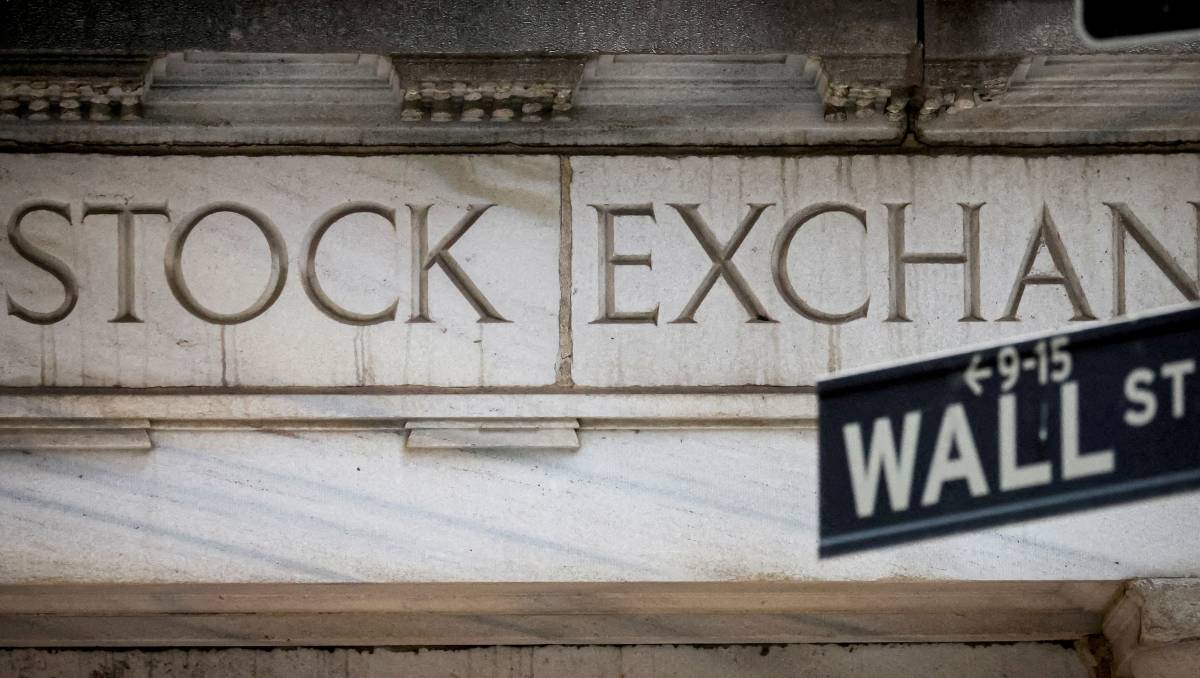 Wall Street de Nueva York también perdió con telón de fondo de tensiones geopolíticas en el que se involucra Estados Unidos. | Reuters