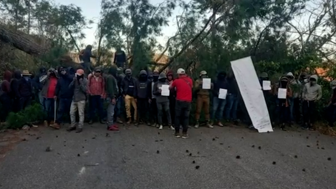 Bloquean entradas y salidas de Pantelhó, Chiapas; habitantes exigen recuperar el Estado de Derecho