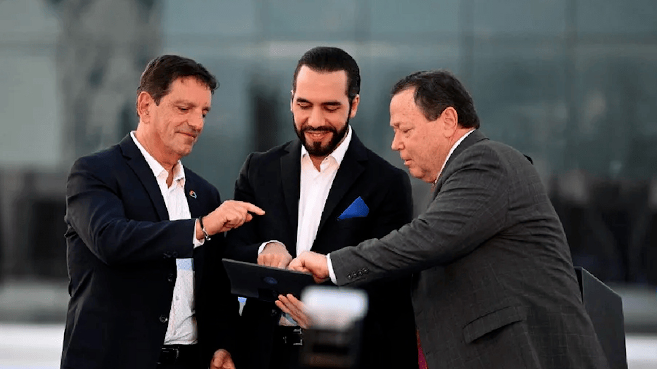Nayib Bukele inaugura oficinas de Google en El Salvador