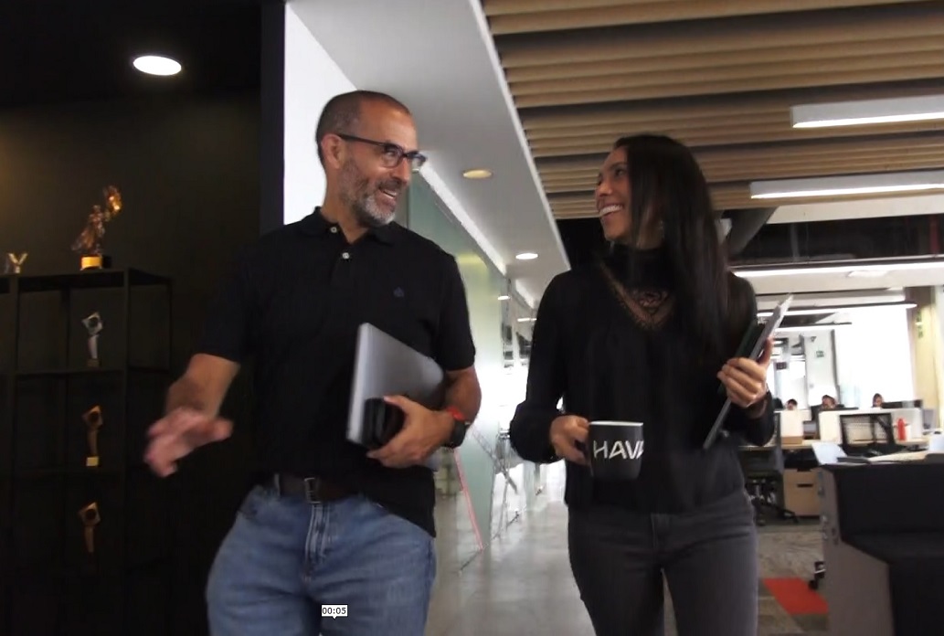 Carlos Fernández y Marcela Mendoza, directivos de Arena Media México.