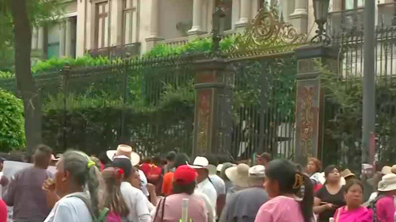 Ciudadanos se manifiestan por la liberación de presos políticos en CdMx