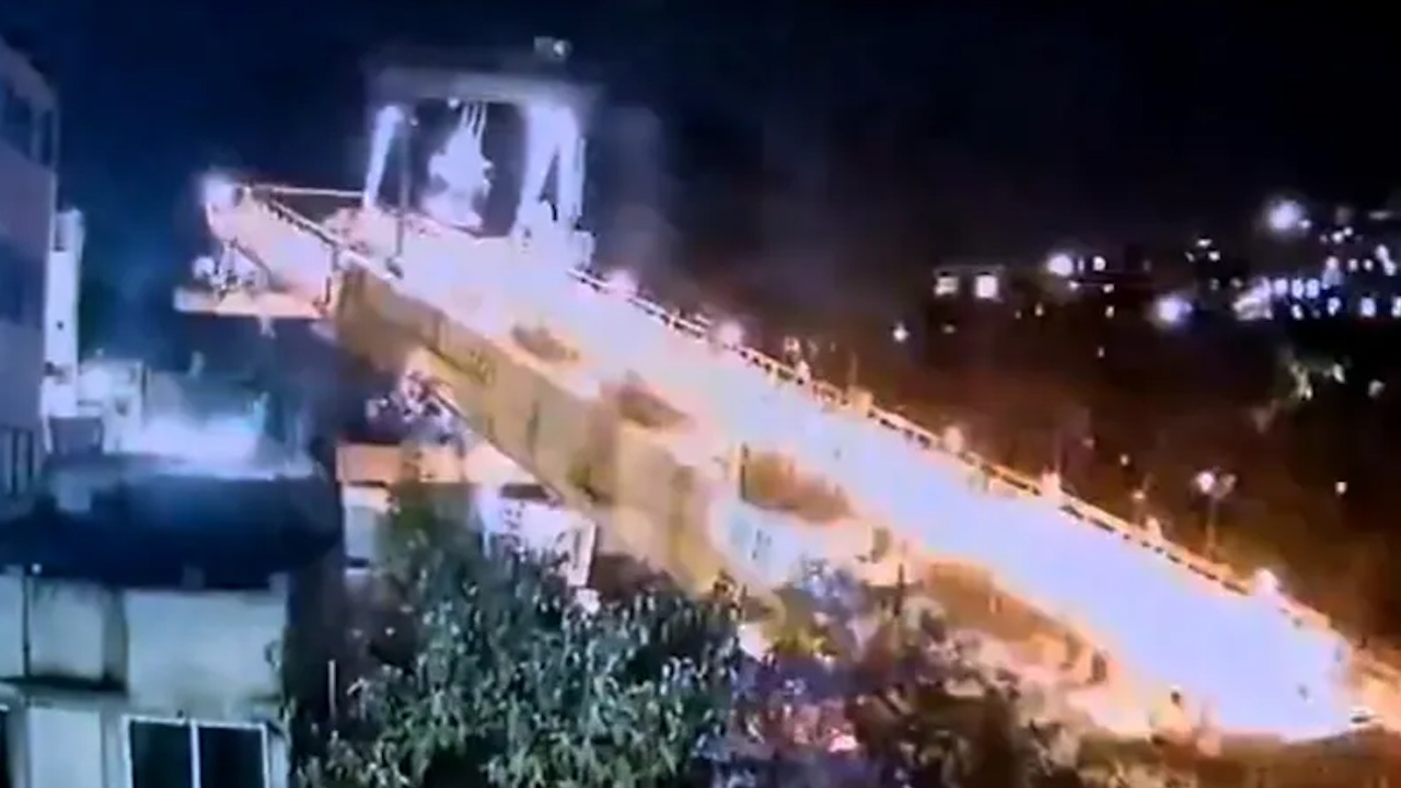 De esta manera fue el colapso de una grúa en las obras del tren interurbano México-Toluca