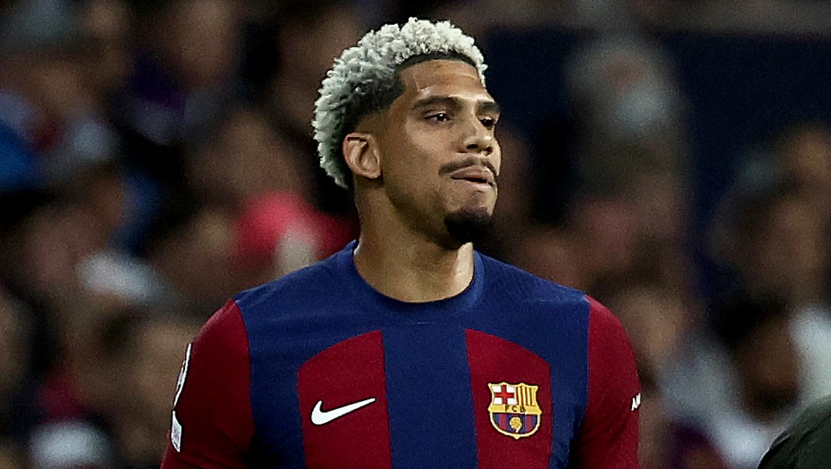 Ronald Araujo se manifiesta tras expulsión en la Champions League (AFP)