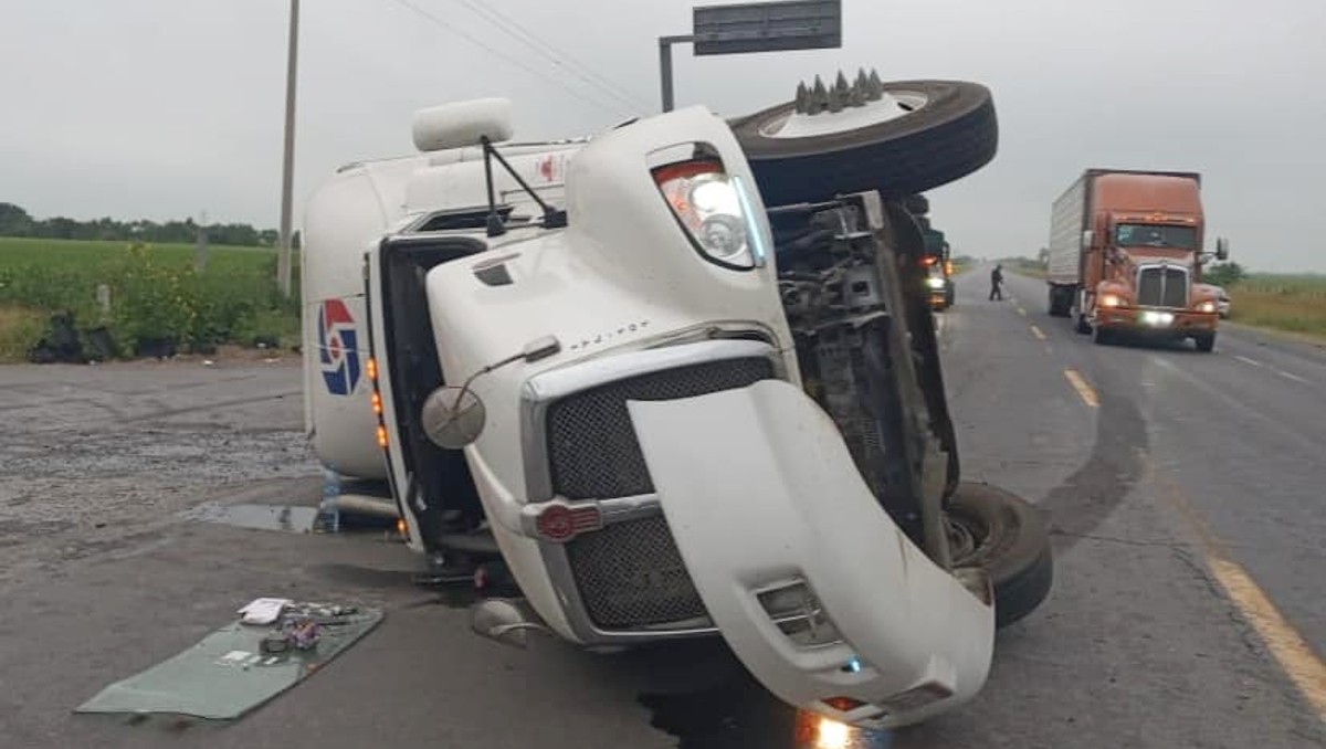 Volcadura en carretera Reynosa-San Fernando. (SSP)