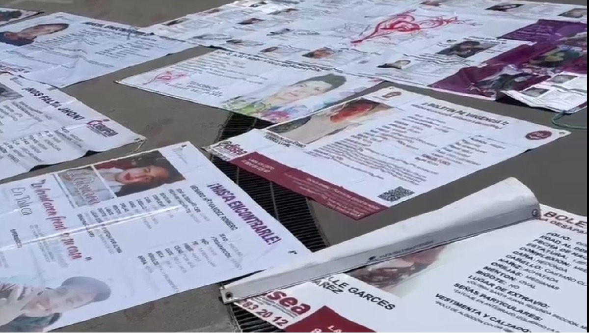 Fichas de búsqueda de personas desaparecidas. Foto: (Mario C. Rodríguez)