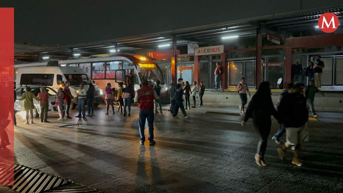 Habitantes de Ecatepec se manifiestan por falta de agua| Foto: Fernando Cruz