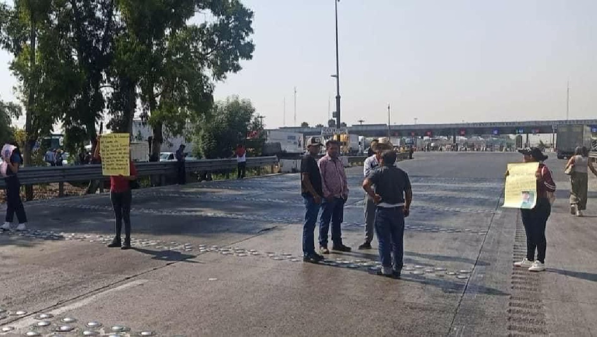 Manifestación en la caseta de la autopista México-Queretaro. Foto: (Fernando Cruz)
