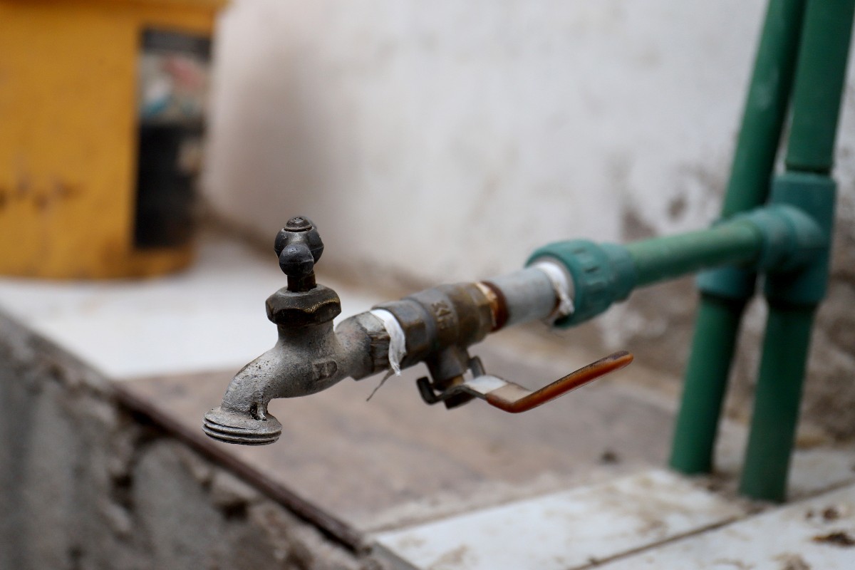 Simas Torreón realiza labores de reparación en bomba 11, por lo que cuatro colonias tendrán baja presión de agua. | Rolando Riestra