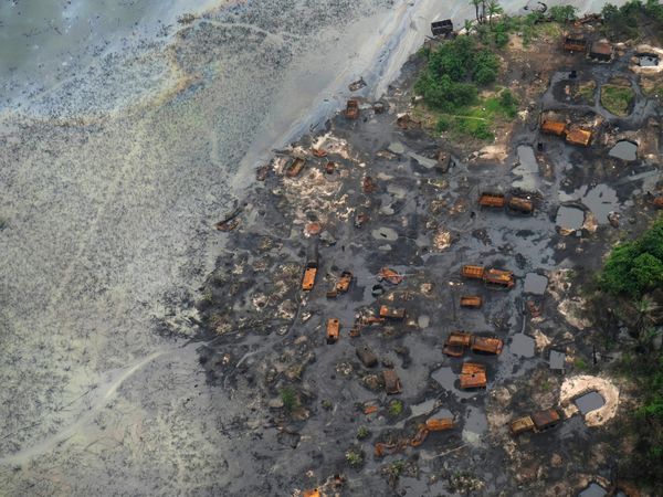 Vista aérea que muestra refinerías ilegales en Nigeria. (Reuters)