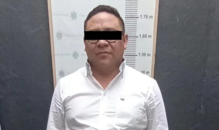 El identificado con la iniciales J.C.M.H. intentó atropellar a una oficial de policía.