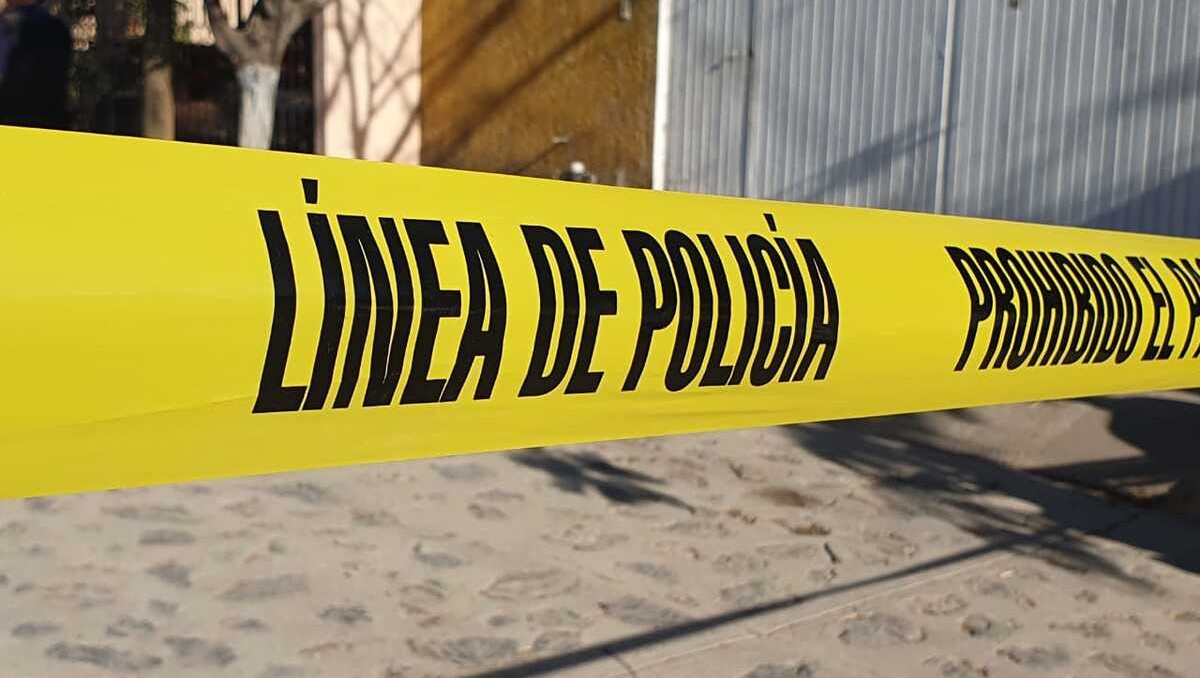 Línea de policía "Prohibido el paso". | X
