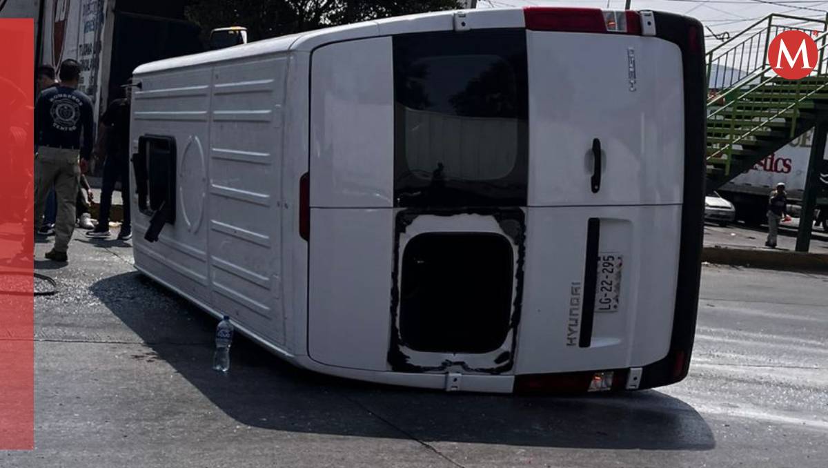 Vuelca vagoneta con jóvenes de Monterrey, hay más de 10 lesionados| Foto: Fernando Cruz