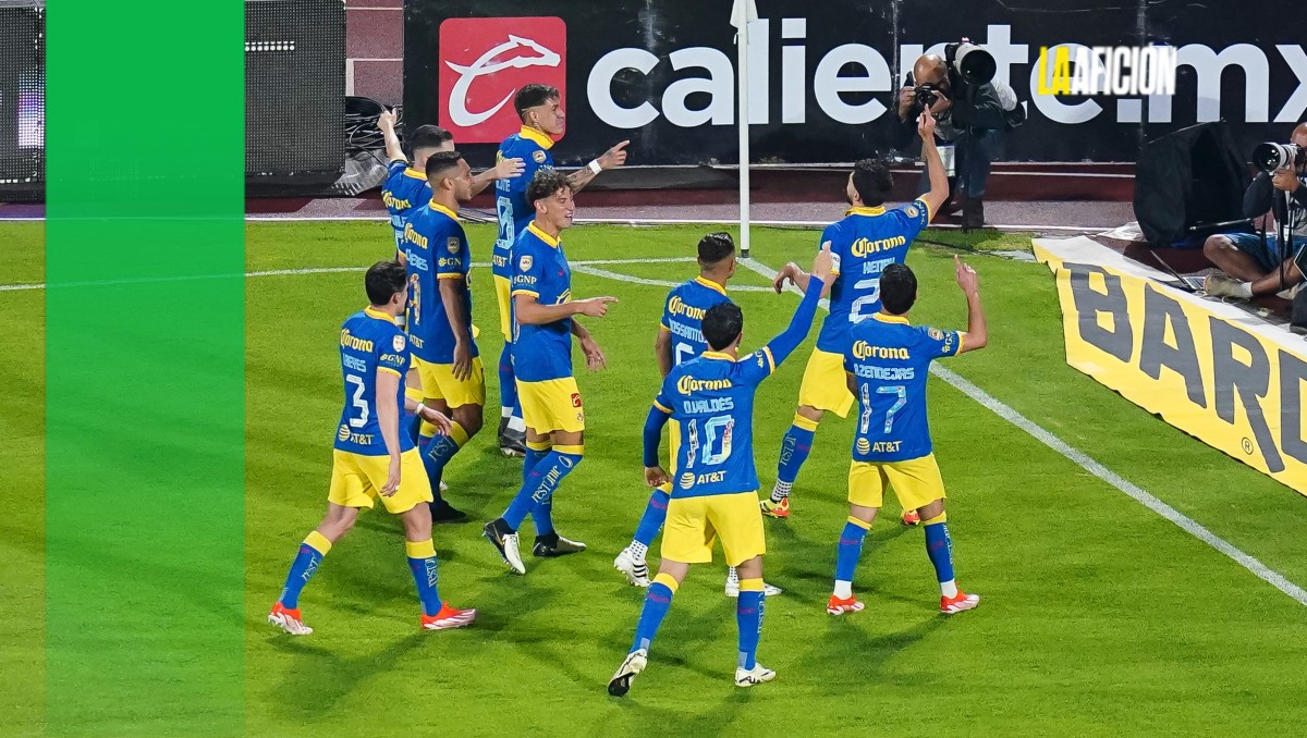 Jugadores de América festejan el gol 100 de Henry Martín imitando el Goya de Pumas (Imago7)