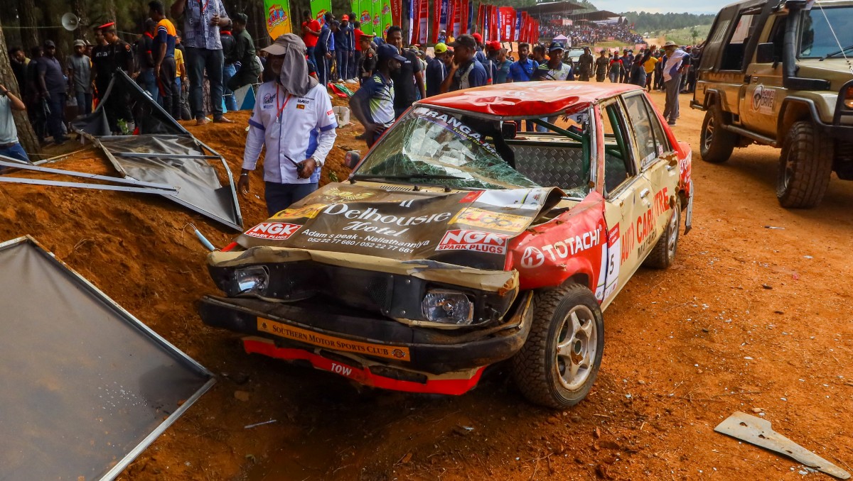 Auto de rally se sale de la pista en carrera de Sri Lanka y deja 7 muertos (AFP)