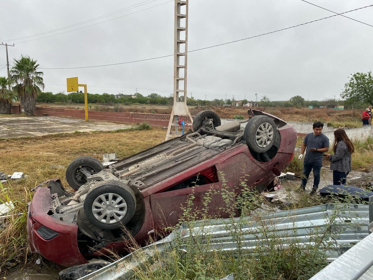 El conductor del auto fue identificado como Hilario Santiago Bautista, de 40 años. Foto: Martha Zamora